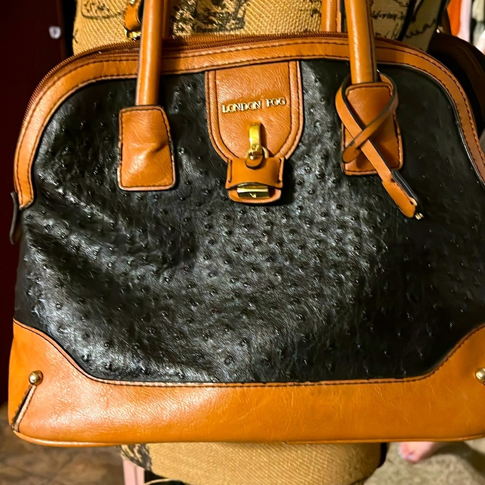 London Fog ostrich leather. Med to large in size.